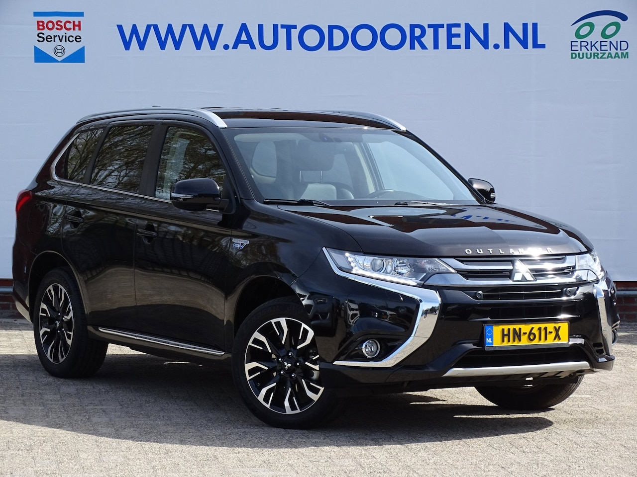 Mitsubishi Outlander - 2.0 PHEV Executive Edition|Trekhaak|Camera|Navi|Top Onderh. - AutoWereld.nl