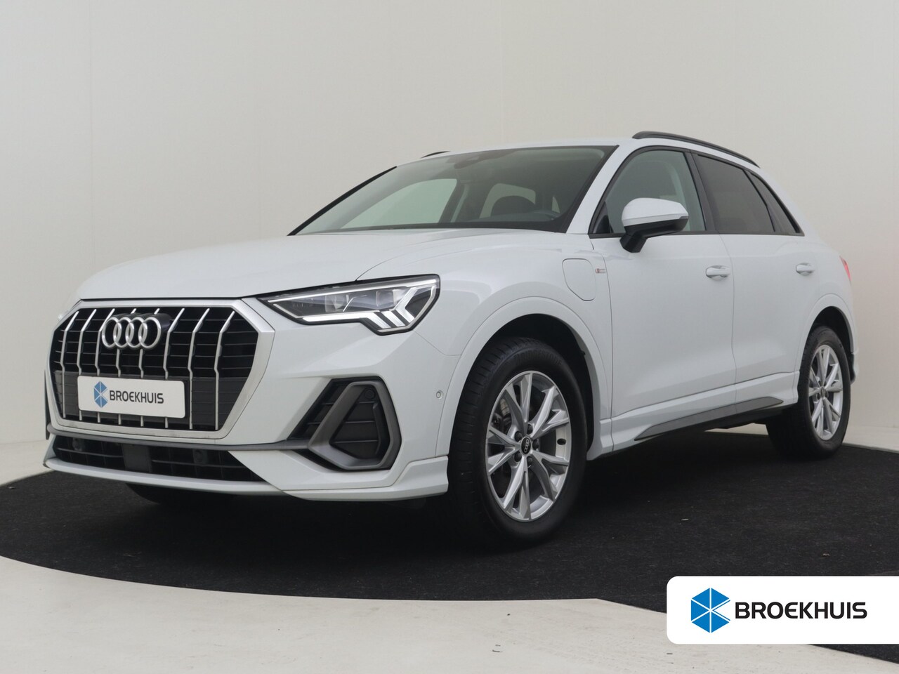Audi Q3 - 45 TFSI e S edition | Camera achter | Elektr Stoelen incl Lederen bekleding | Dodehoekdete - AutoWereld.nl