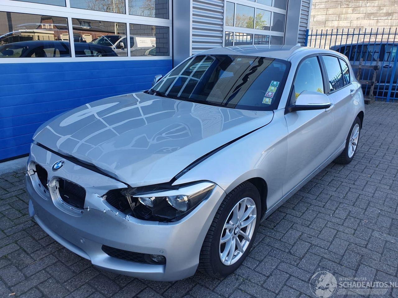 BMW 1-serie - 116D Automaat - AutoWereld.nl