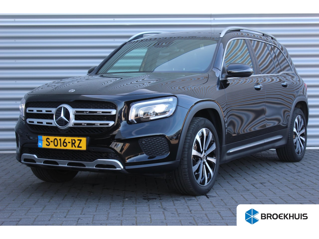 Mercedes-Benz GLB - 7-ZITS 180 136PK LUXURY LINE AUTOMAAT / NAVI / LEDER / CLIMA / FULL-LED / PDC / 19" LMV / - AutoWereld.nl