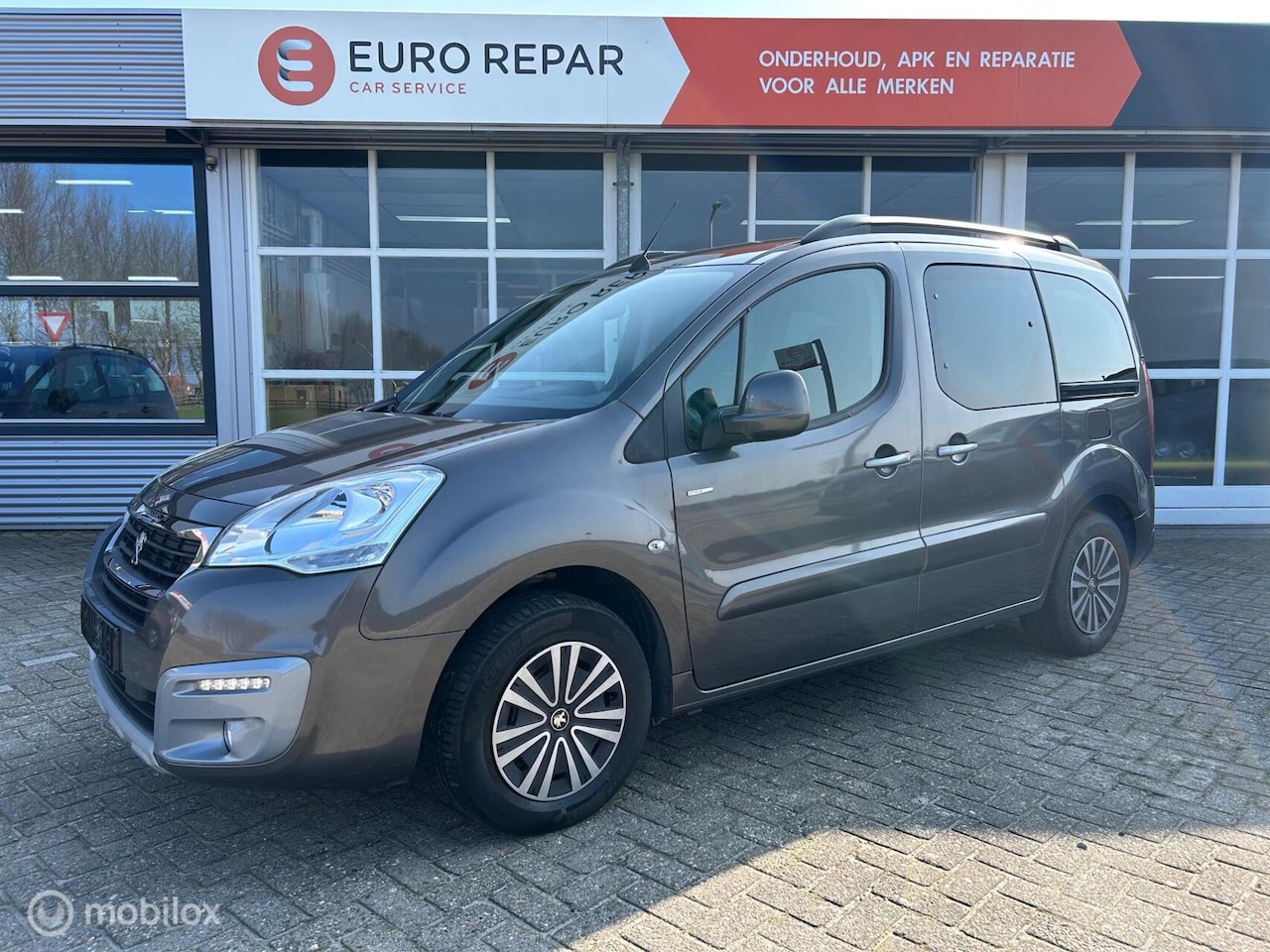 Peugeot Partner Tepee - 1.2 PureTech Style - AutoWereld.nl