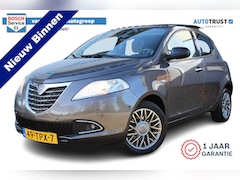 Lancia Y(psilon) - Ypsilon 0.9 TwinAir Platinum | Incl. 12 maanden Garantie | Panorama dak | Parkeersensoren