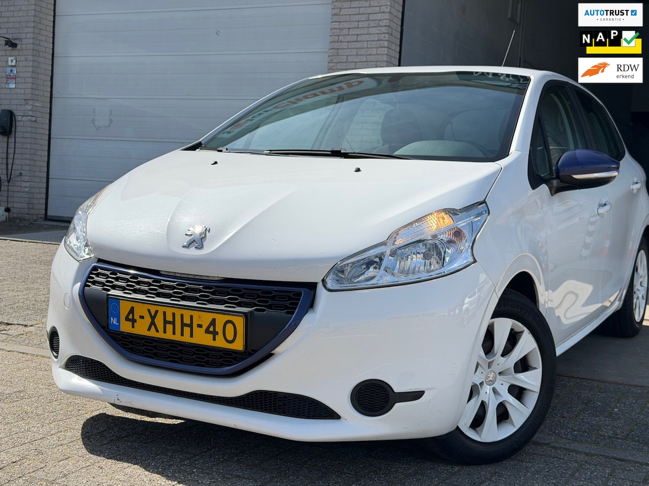 Peugeot 208 - 1.0 VTi LIKE/ luxe uitvoering/ 5drs/ nap/ 1jaar apk/ airco/ EL-ramen/ zeer nette auto. - AutoWereld.nl