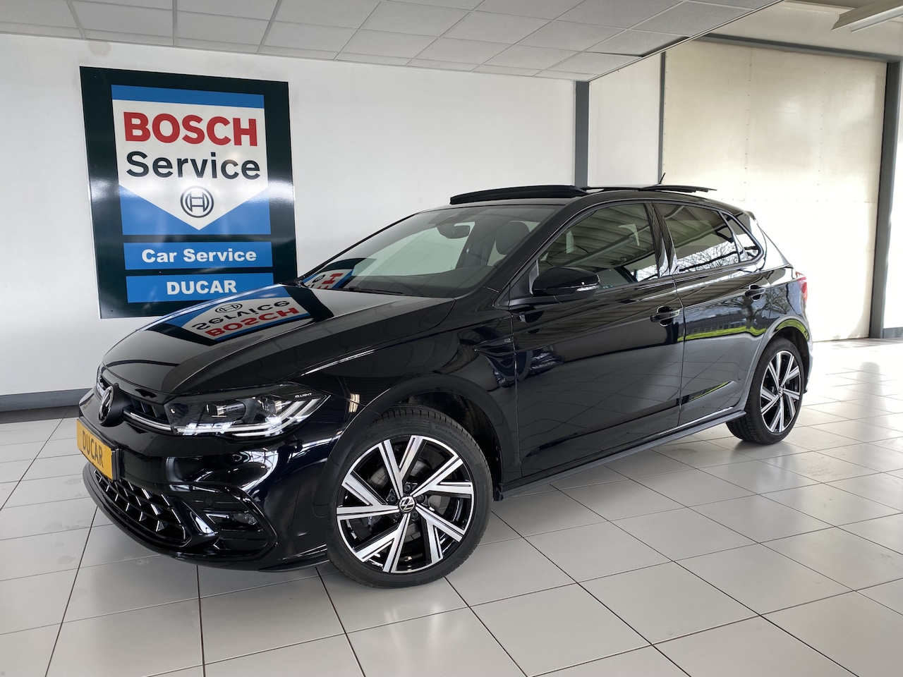 Volkswagen Polo - 1.0 TSI R-Line Business DSG Panoramadak / Camera /Carplay / Navigatie / IQ Light - AutoWereld.nl