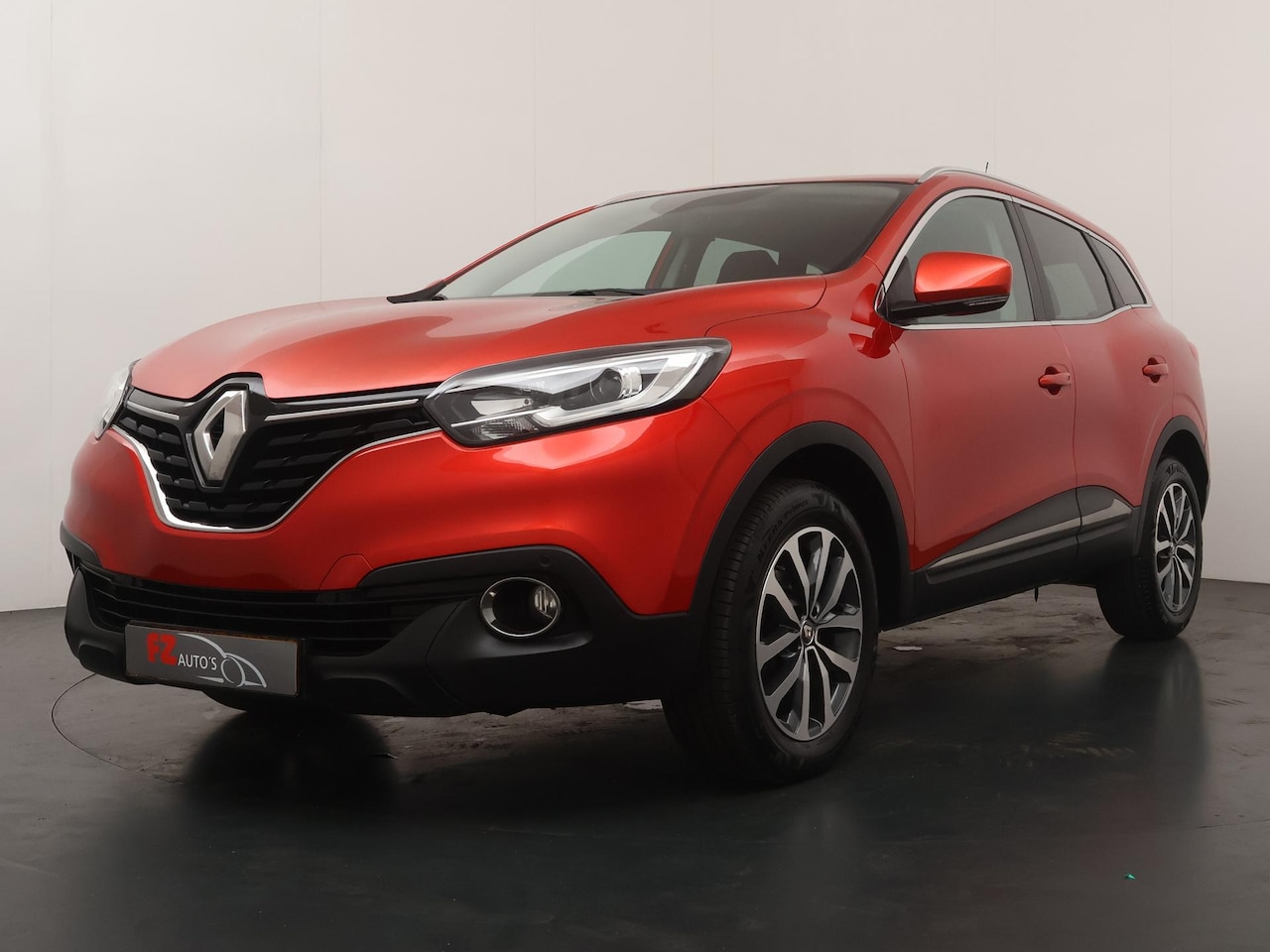 Renault Kadjar - 1.2 TCe Limited - Navigatie - Climate Controle - Trekhaak - Parkeersens V+A - AutoWereld.nl