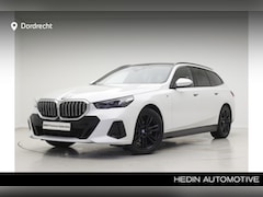 BMW 5-serie Touring - 520i M-Sport | Driving Assistant Plus | Harman Kardon | Panorama | Standkachel | Trekhaak