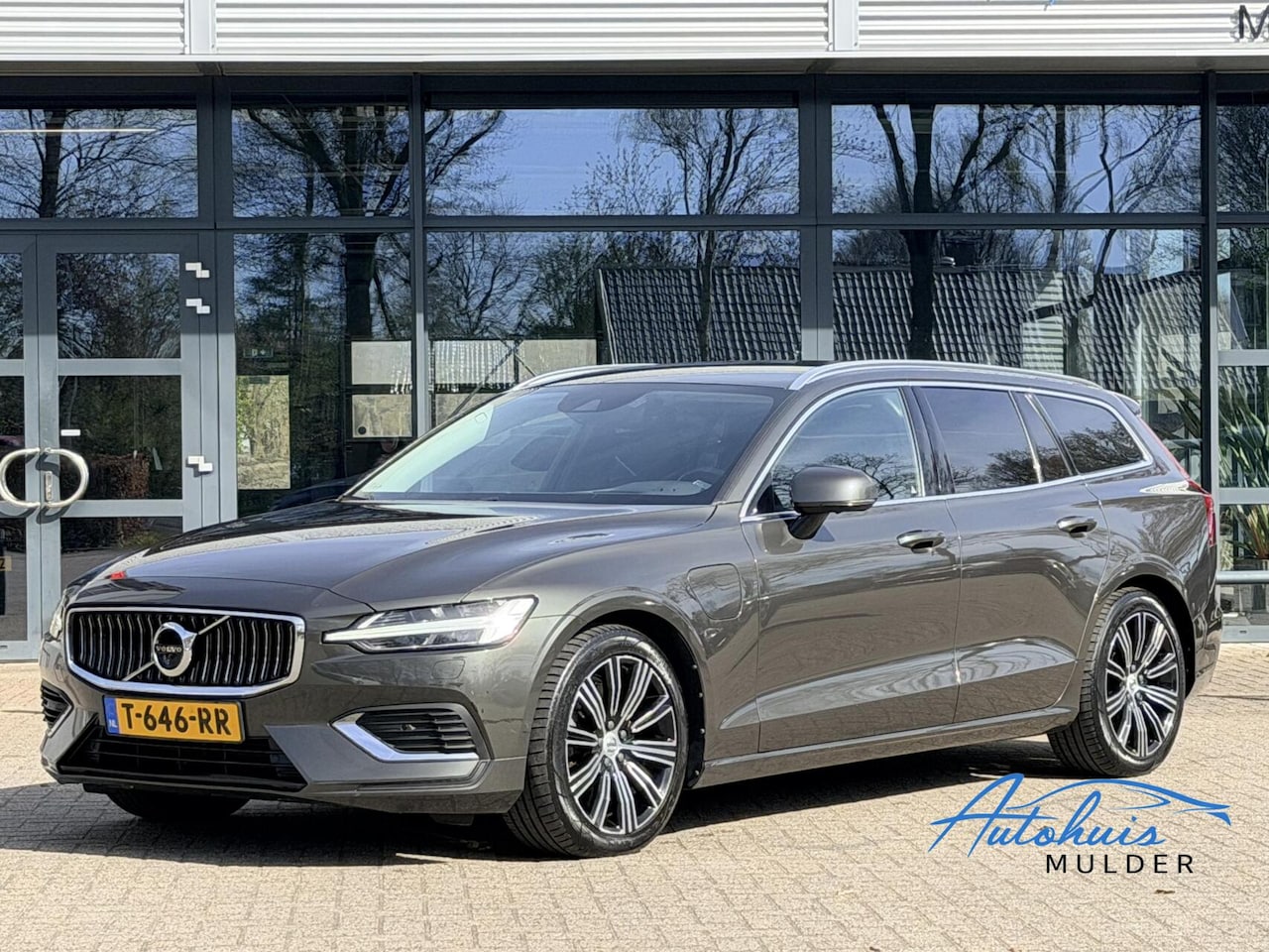 Volvo V60 - 2.0 T8 Twin Engine AWD Inscription | Head-Up | Leer | 360 Camera | H/K | Stoelverwarming | - AutoWereld.nl