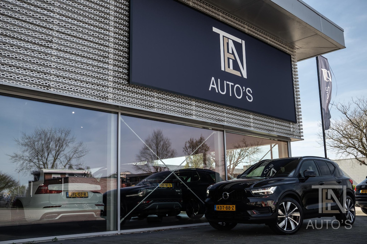 Volvo XC40 - T5 Recharge R-Design | Camera | Keyless | Panodak | Stoel- & Stuurwielverwarming | 20" - AutoWereld.nl