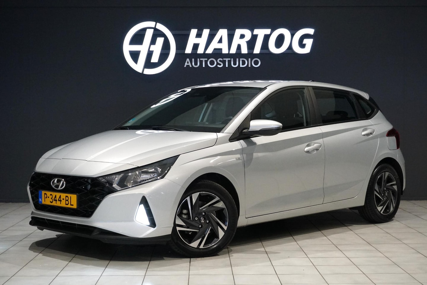 Hyundai i20 - 1.0 T-GDI Comfort Smart *dealer onderhouden* + DODEHOEK / CAMERA - AutoWereld.nl