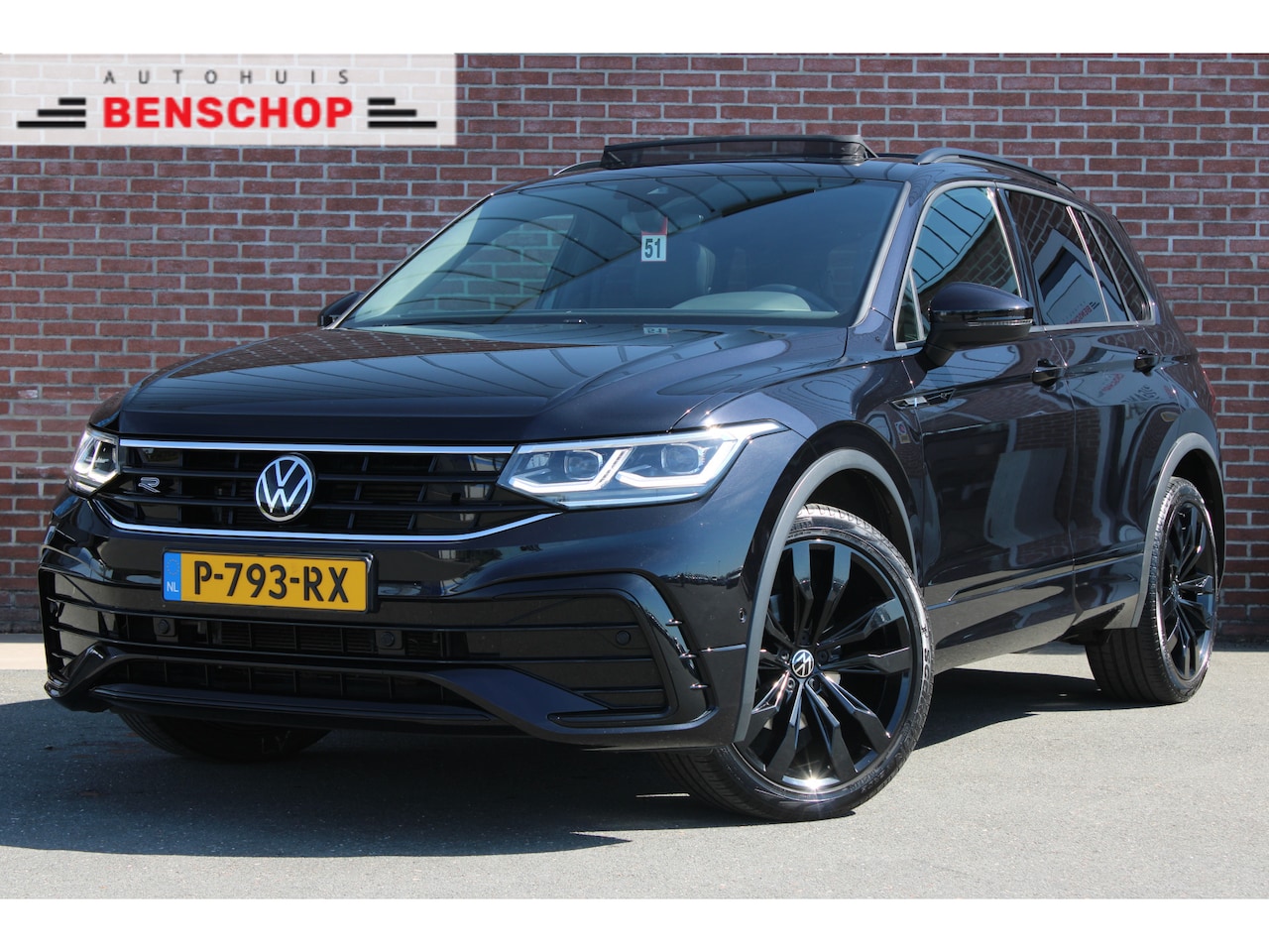 Volkswagen Tiguan - 1.5 TSI 150PK DSG R-Line Business+ |PANO|BLACK-STYLE|IQ.LIGHT|20-INCH| - AutoWereld.nl