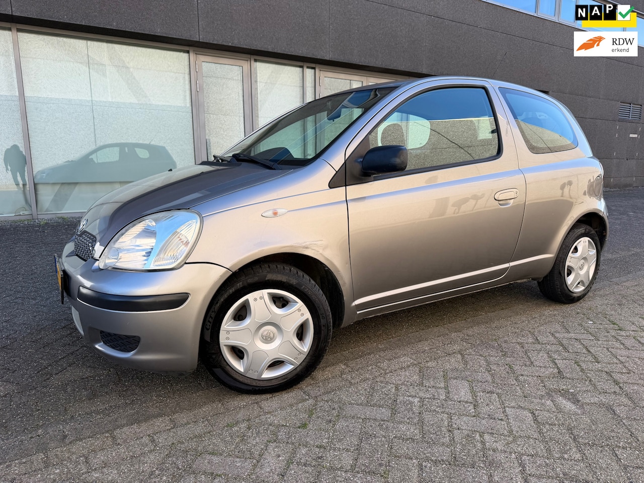 Toyota Yaris - 1.3 VVT-i Idols AIRCO BJ 10-2003 APK 11-2026 - AutoWereld.nl