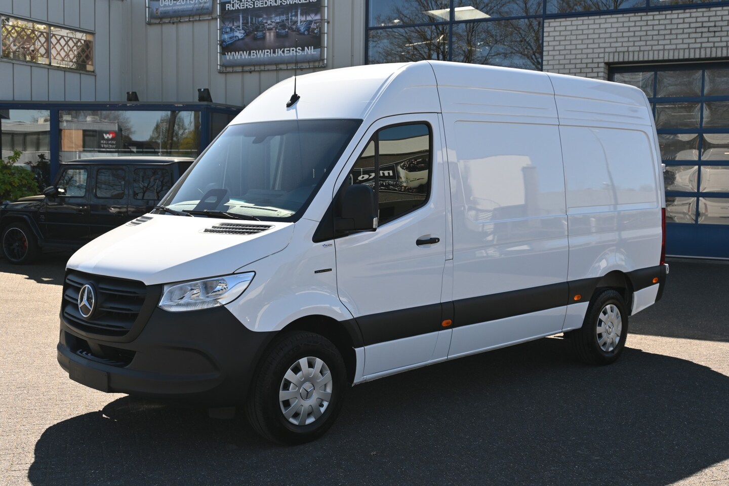 Mercedes-Benz eSprinter - 320 L2H2 Pro 81kWh Snellader, Navigatie, Trekhaak, Winterpakket, Etc. - AutoWereld.nl