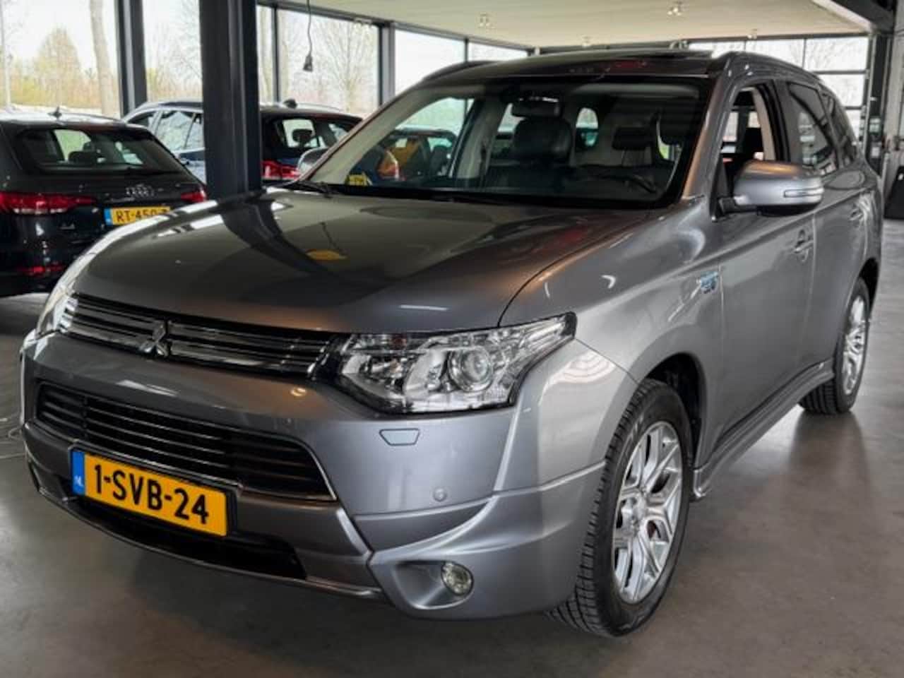 Mitsubishi Outlander - 2.0 PHEV 4WD CVT Intense+ 1e eigenaar - AutoWereld.nl