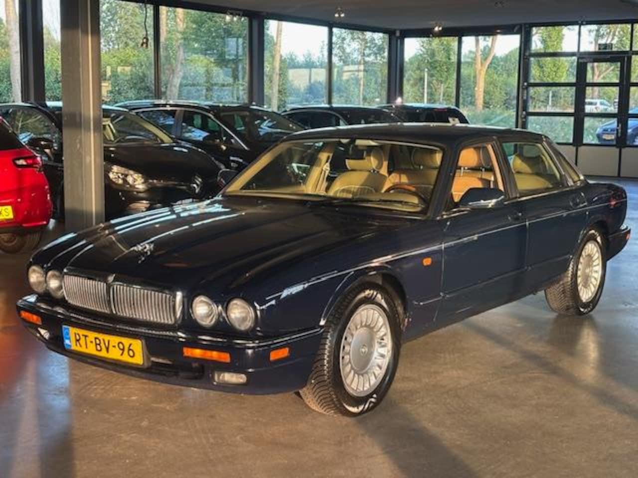Jaguar Sovereign - 3.2 AUT In goede staat, binnen en buiten. - AutoWereld.nl