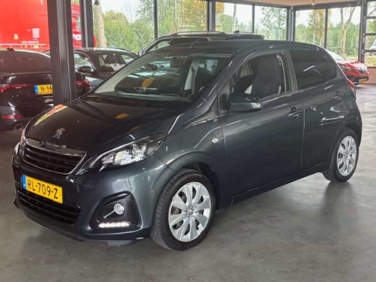 Peugeot 108 - 1.0 e-VTi 68pk 5D TOP! Active Carplay - AutoWereld.nl
