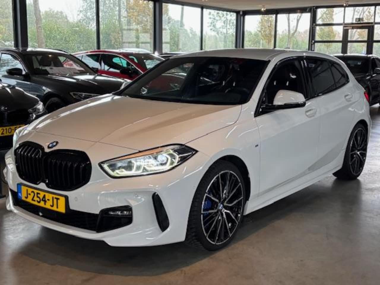 BMW 1-serie - (f40) 118i 140pk Executive M-Sport plus Pack - AutoWereld.nl