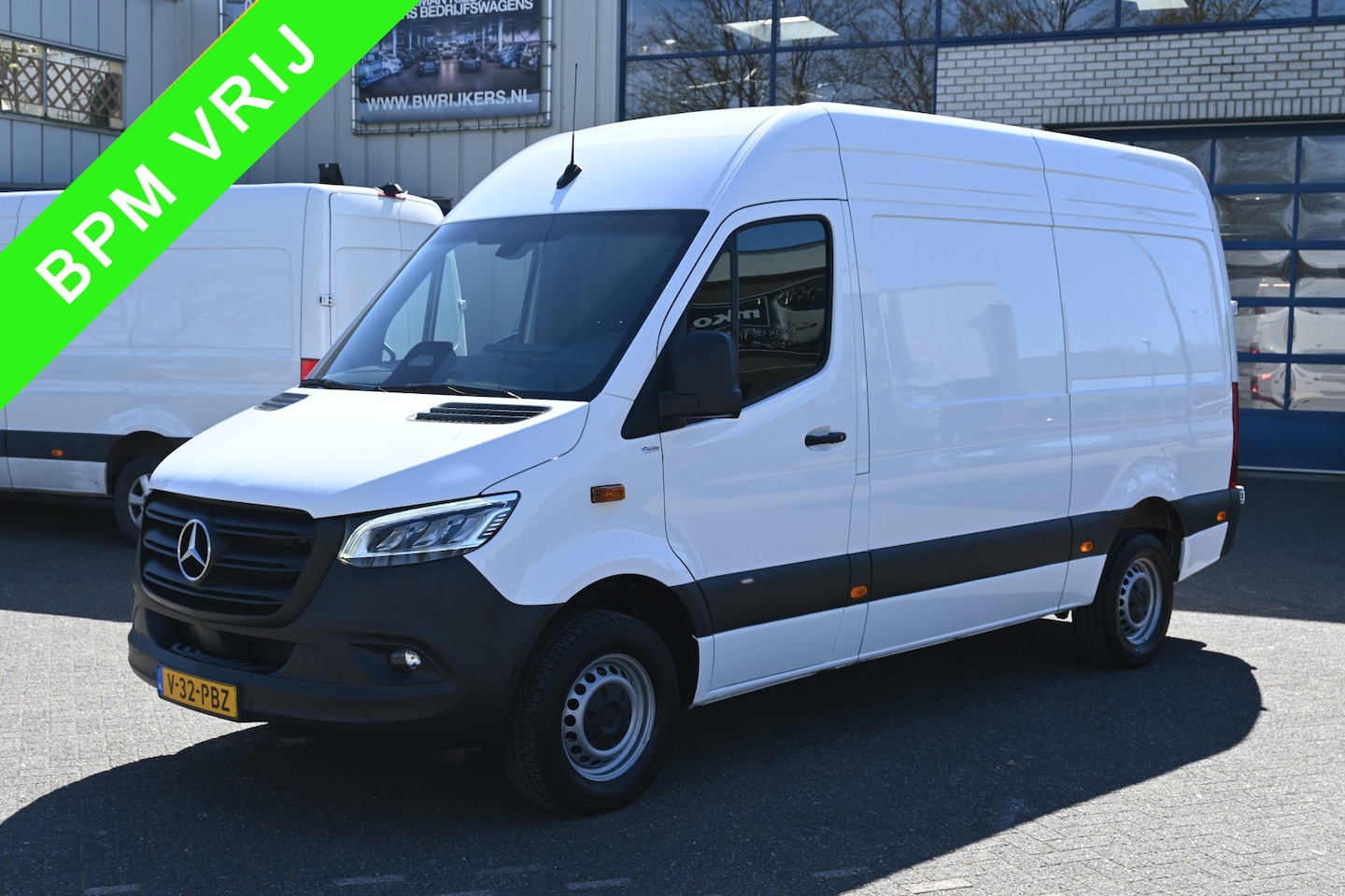 Mercedes-Benz Sprinter - 317 CDI L2H2 Pro LED, Geveerde stoel, Navigatie met camera - AutoWereld.nl