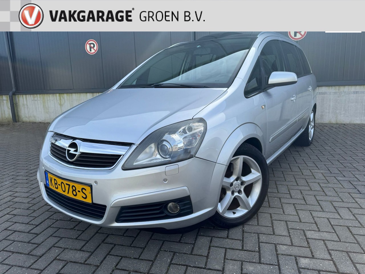 Opel Zafira - 2.2 Essentia / airco / cruise / navi / afn. trekhaak / stoelverwarming ! - AutoWereld.nl