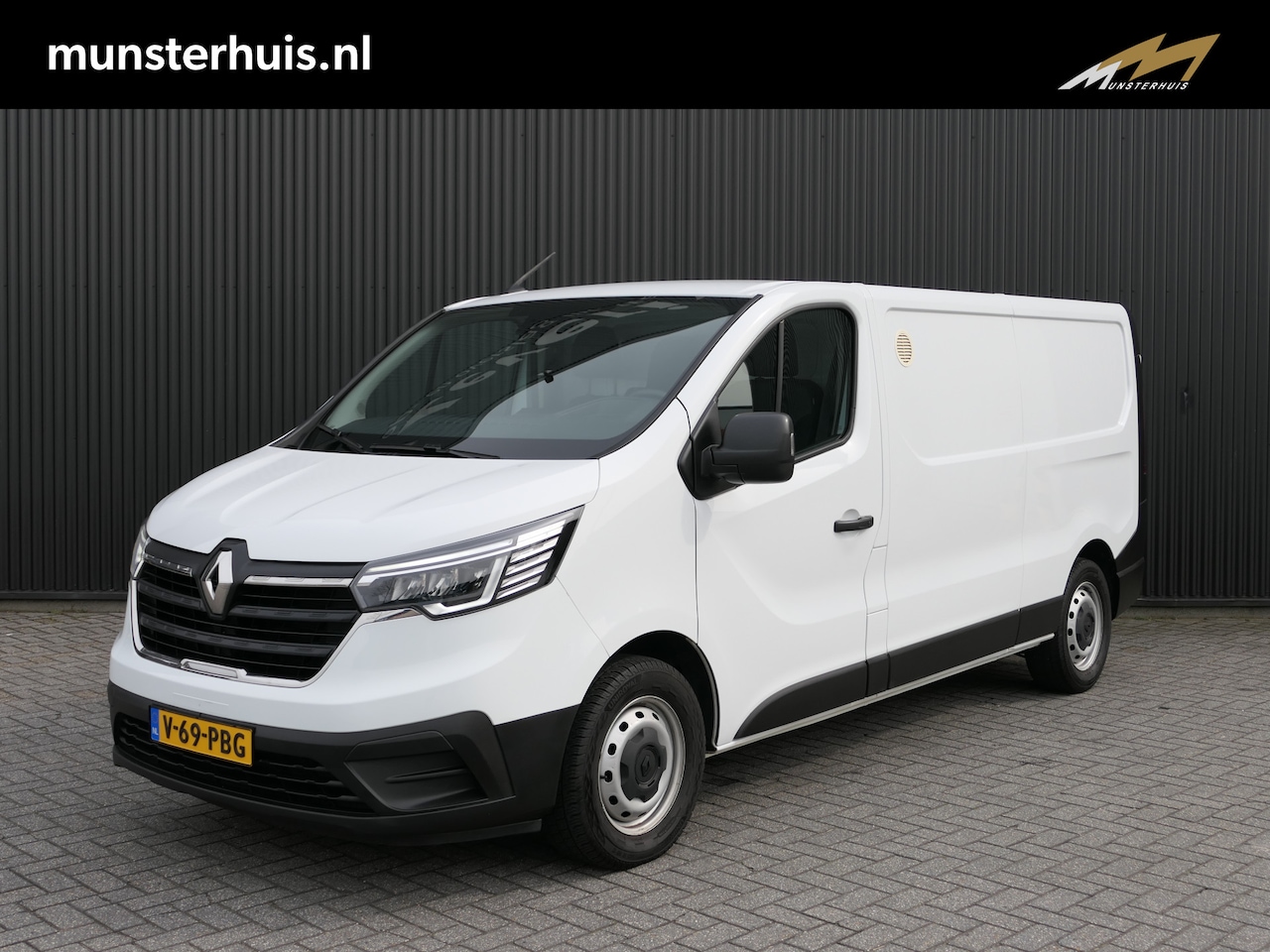 Renault Trafic - 2.0 dCi 110 T30 L2H1 Comfort - Betimmering + Kast laadruimte - Stoelverwarming - Cruise - AutoWereld.nl