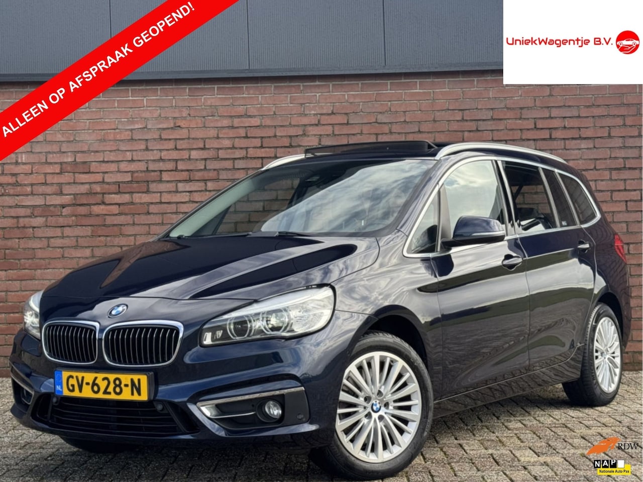 BMW 2-serie Gran Tourer - 220i LUXURY 7P | NL-AUTO! | LEDER! - AutoWereld.nl