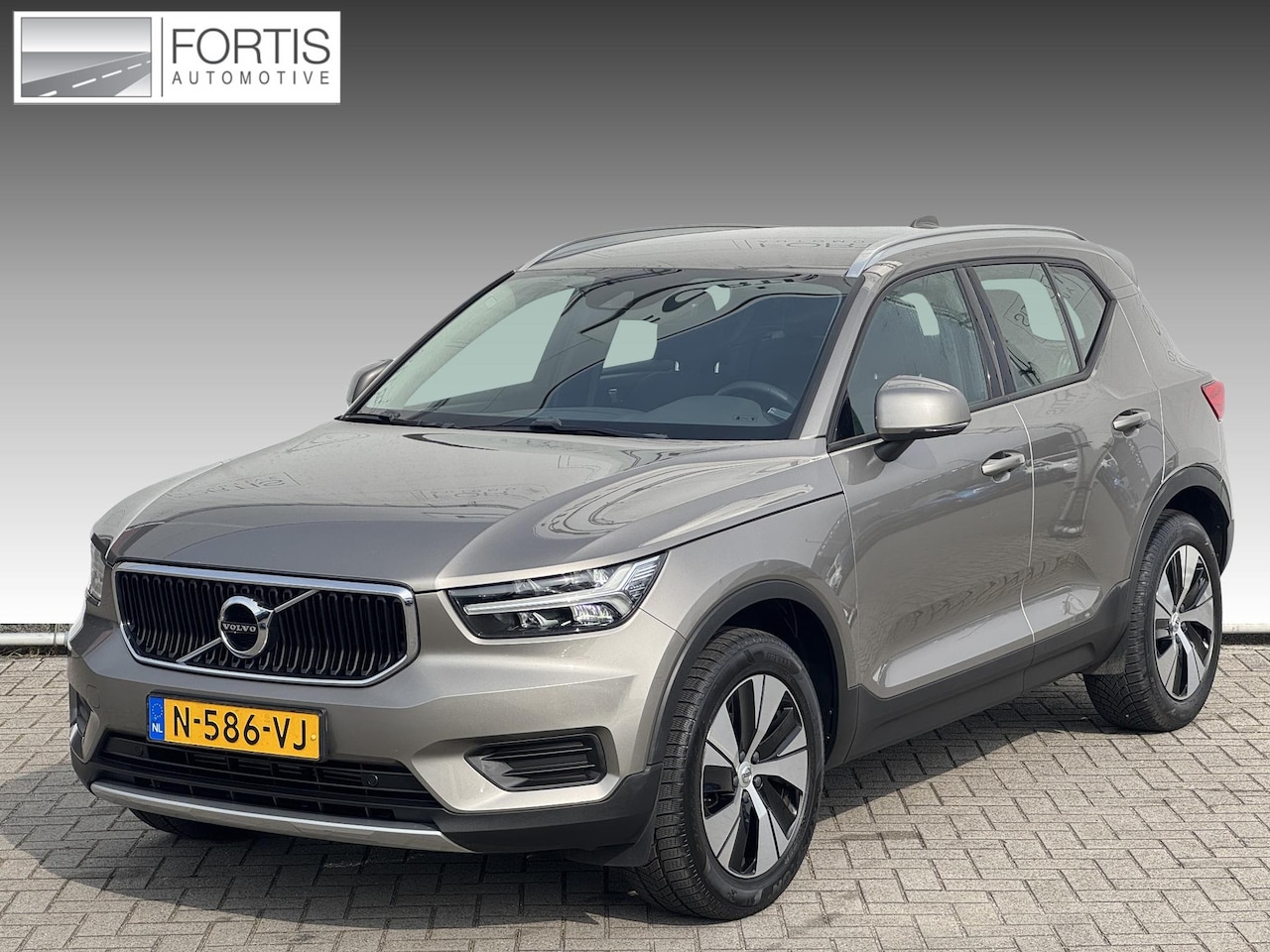 Volvo XC40 - 1.5 T2 Momentum NL-AUTO | TREKHAAK | STOEL VERWARMING - AutoWereld.nl