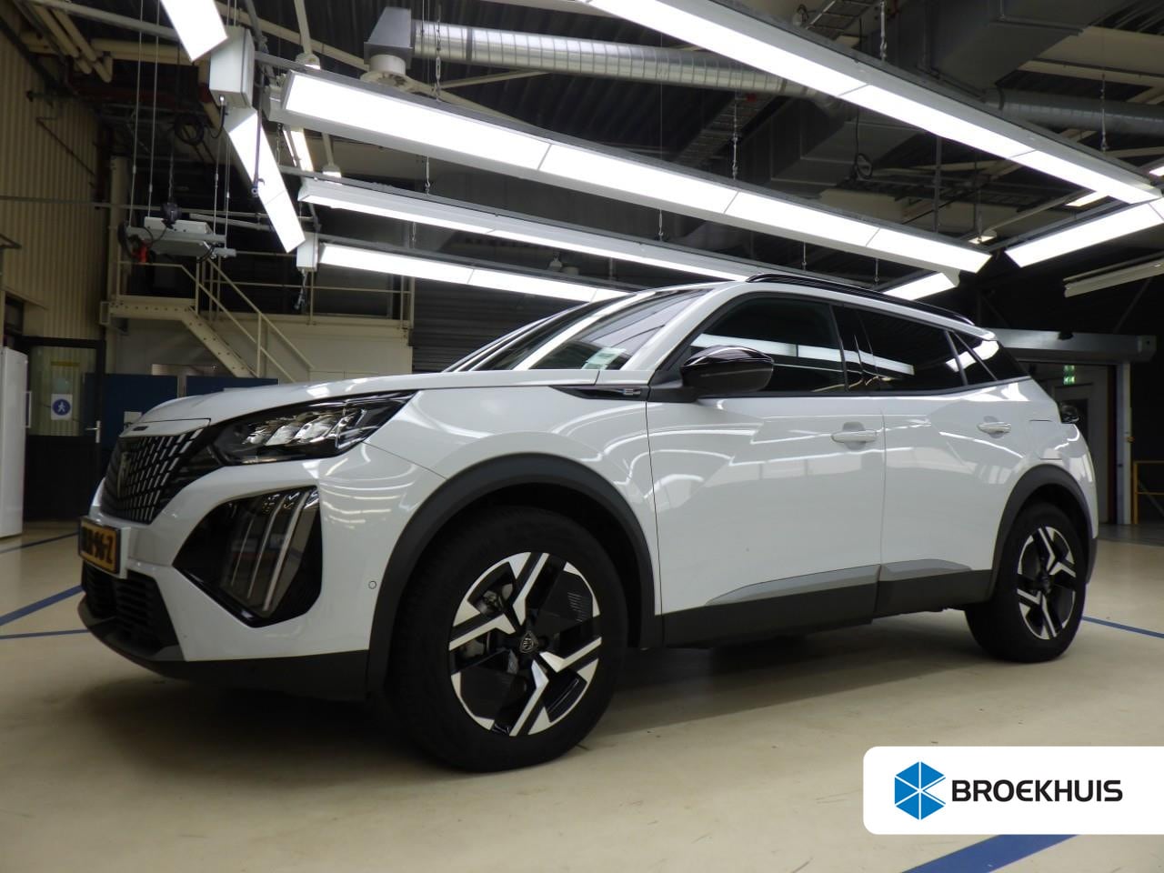 Peugeot e-2008 - EV Allure Avantage 54 kWh | Fase 3 laden | Navigatie | Camera voor + achter | Apple carpla - AutoWereld.nl