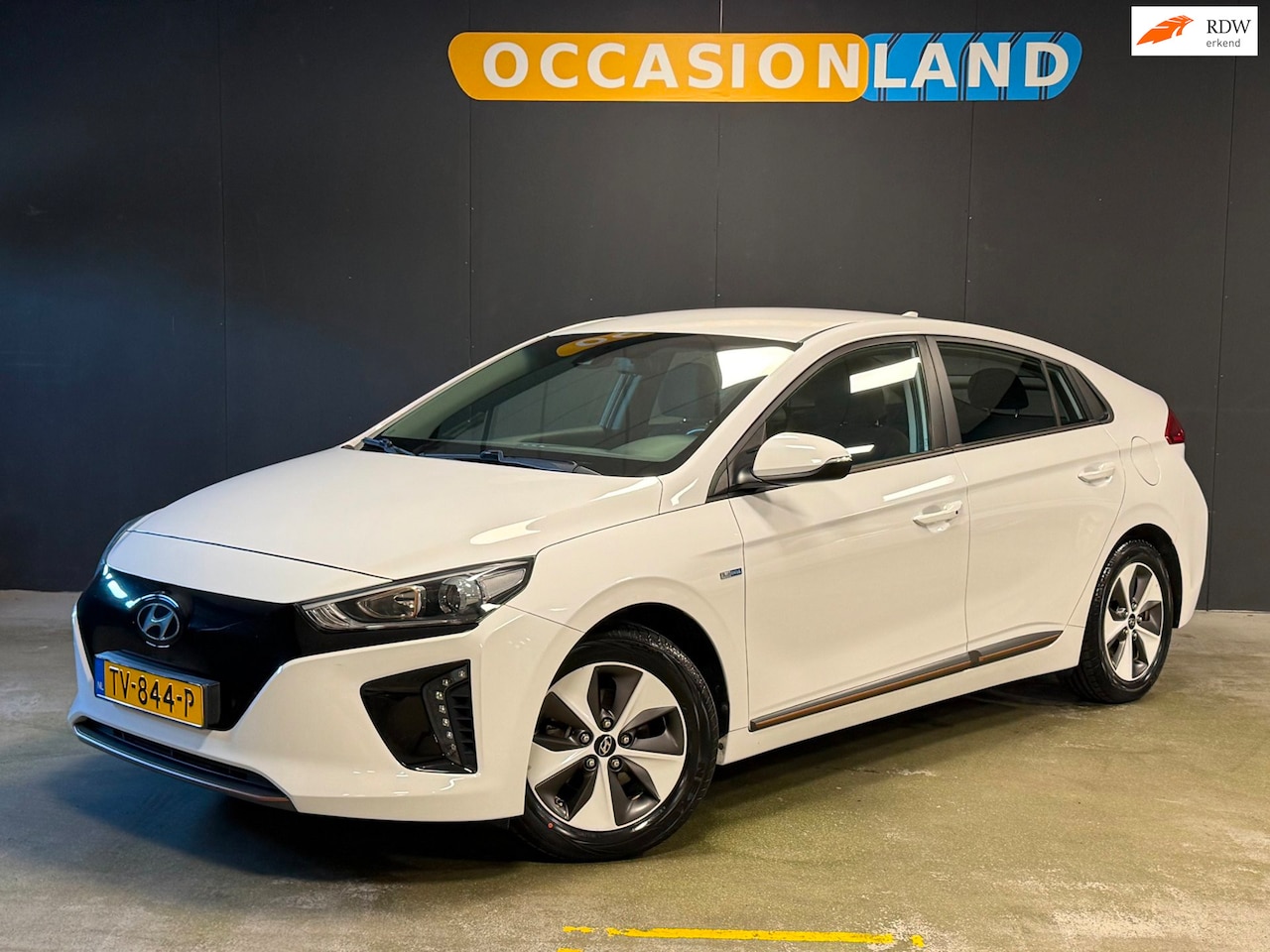 Hyundai IONIQ - Comfort EV|CAMERA|KEYLESS|INFINITY|ACC|CARPLAY|BLUETOOTH|NAVI|16INCH| - AutoWereld.nl