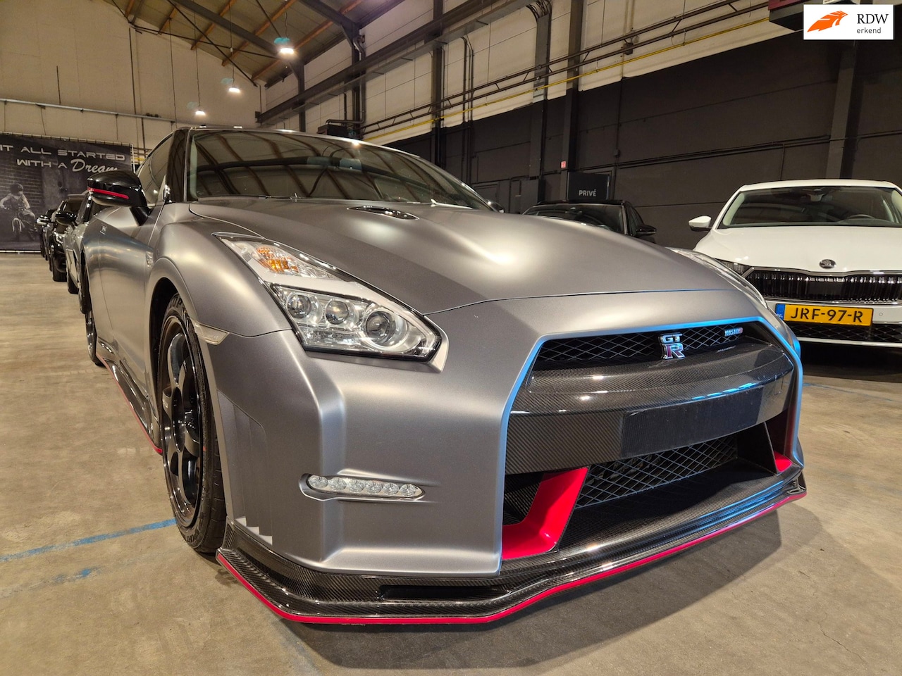 Nissan GT-R - 3.8 V6 NISMO Stealth Grey - 600 pk - Carbon Aeropakket - Akrapovic Titanium - Excl BPM - AutoWereld.nl