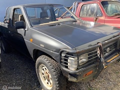 Nissan King Cab - 2.4 B / LPG 4 WD HOBBYPROJEKT / ONDERDELEN