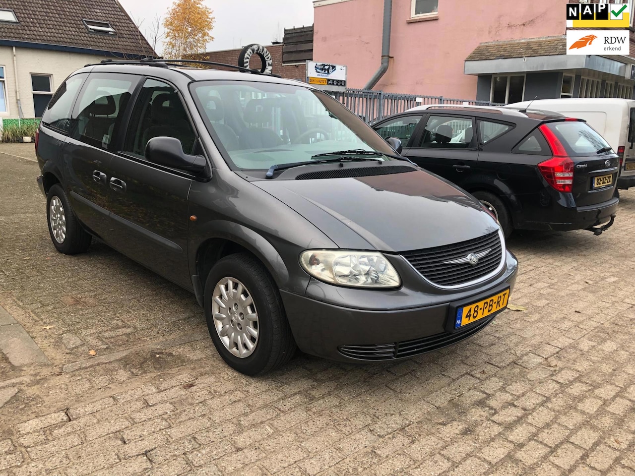 Chrysler Grand Voyager - 2.4i SE 2.4i SE - AutoWereld.nl