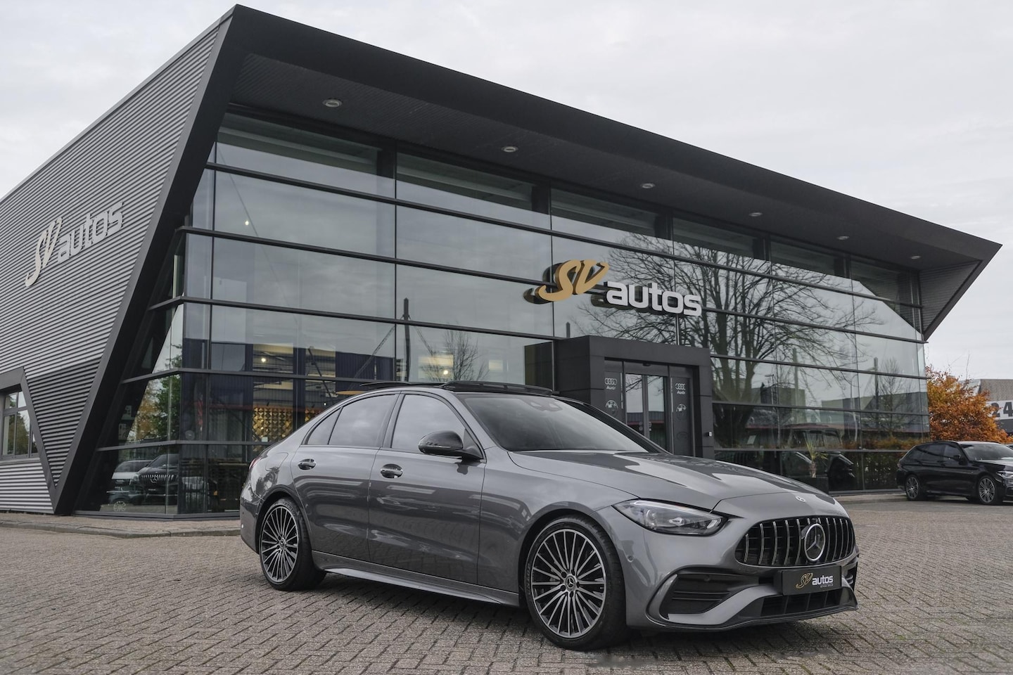 Mercedes-Benz C-klasse - C300 AMG 258pk Panoramadak Burmester 3d Digital light Distronic+ Stuurassistent 360 camera - AutoWereld.nl