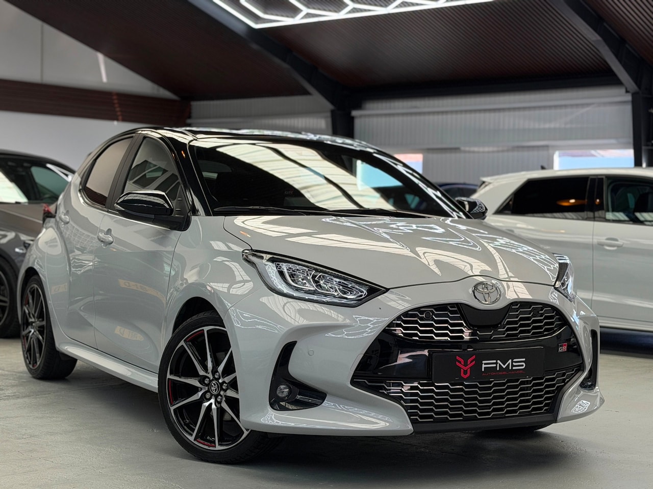 Toyota Yaris - 1.5 Hybrid 130 GR SPORT HuD CarPlay Camera - AutoWereld.nl