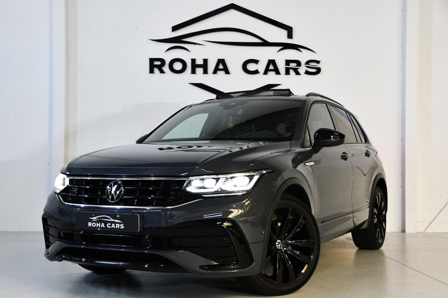 Volkswagen Tiguan - 1.5 TSI R-Line*Full-option*Pano*Cam*Keyless*Elk-trekhaak - AutoWereld.nl