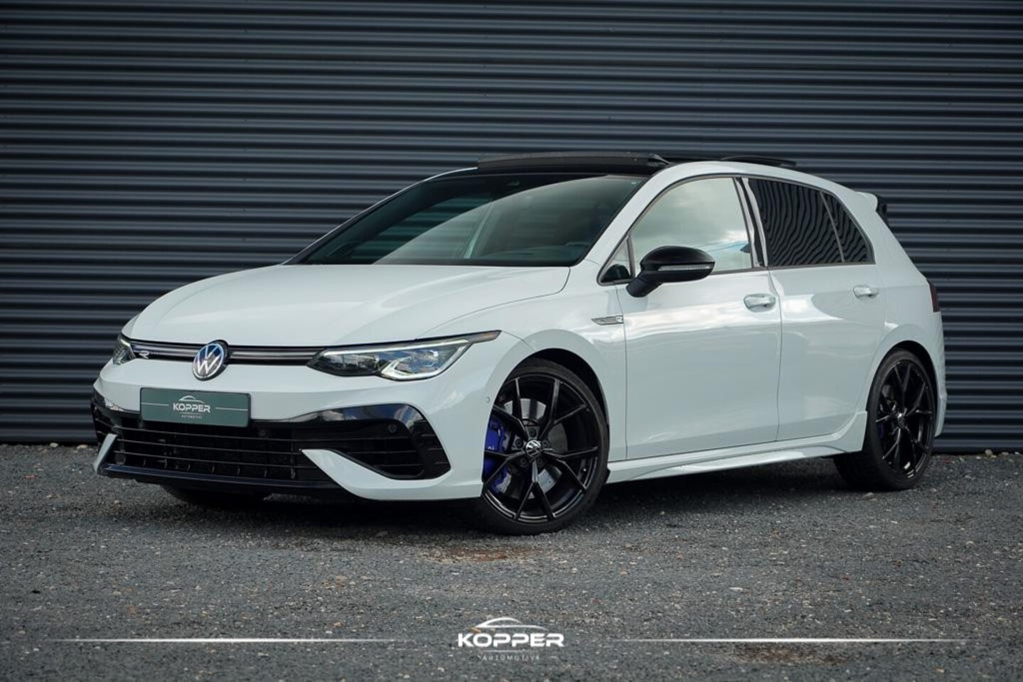 Volkswagen Golf - 2.0 TSI R 4Motion / Pano / Akrapovic / DCC / Stoelklima - AutoWereld.nl