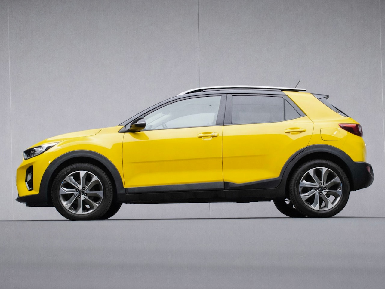 Kia Stonic - 1.0 T-GDi DynamicLine Sport (APPLE CARPLAY,NAVI,CAMERA,CLIMATE,CRUISE,GETINT,LED,LANE ASSI - AutoWereld.nl