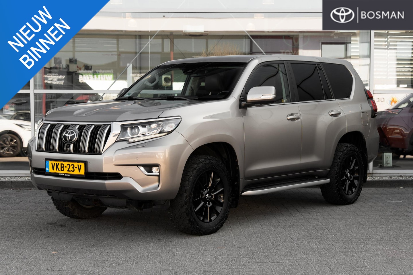 Toyota Land Cruiser - 2.8 D-4D-F Executive Window Van 2.8 D-4D-F Executive Window Van - AutoWereld.nl