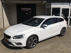 Volvo V60 - 2.4 D6 Twin Engine R-Design / DEALER SERVICED / LEDER / EURO-6 /