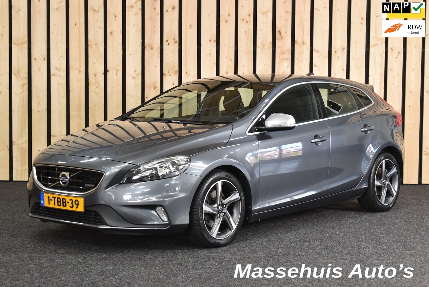 Volvo V40 - 1.6 T4 R-Design 150dkm 1e eig. Navi 180pk PDC All-seasons Nwe APK - AutoWereld.nl
