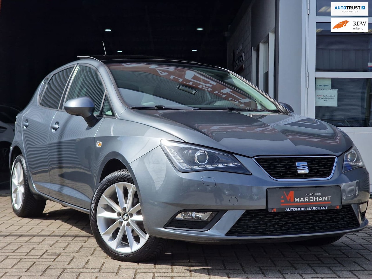 SEAT Ibiza - 1.0 MPI 1E EIG! BOMVOL! DAK|NAVI|ALCANTARA|PDC|STOELVERW| - AutoWereld.nl