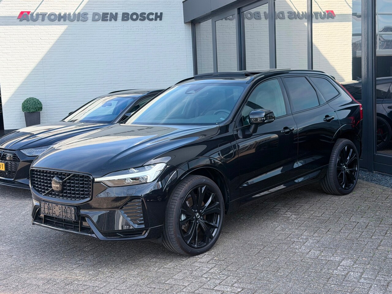 Volvo XC60 - 2.0 T8 Plug-in hybrid AWD Plus Black Edition 2.0 T8 Plug-in hybrid AWD Plus Black Edition 455PK - AutoWereld.nl