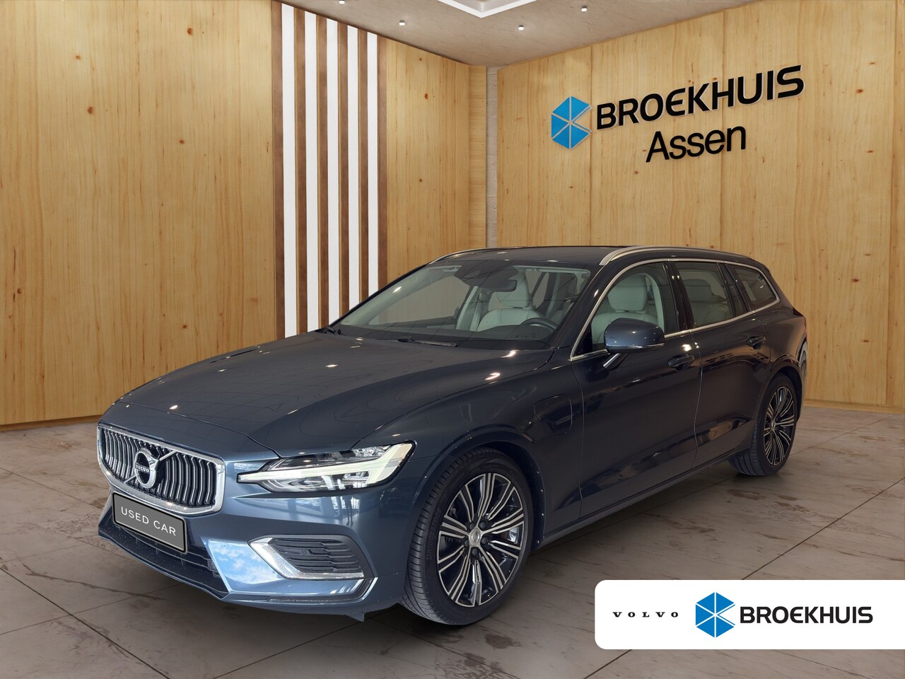 Volvo V60 - T6 Recharge AWD Inscription | Achteruitrij assistent | BLIS | Camera - AutoWereld.nl