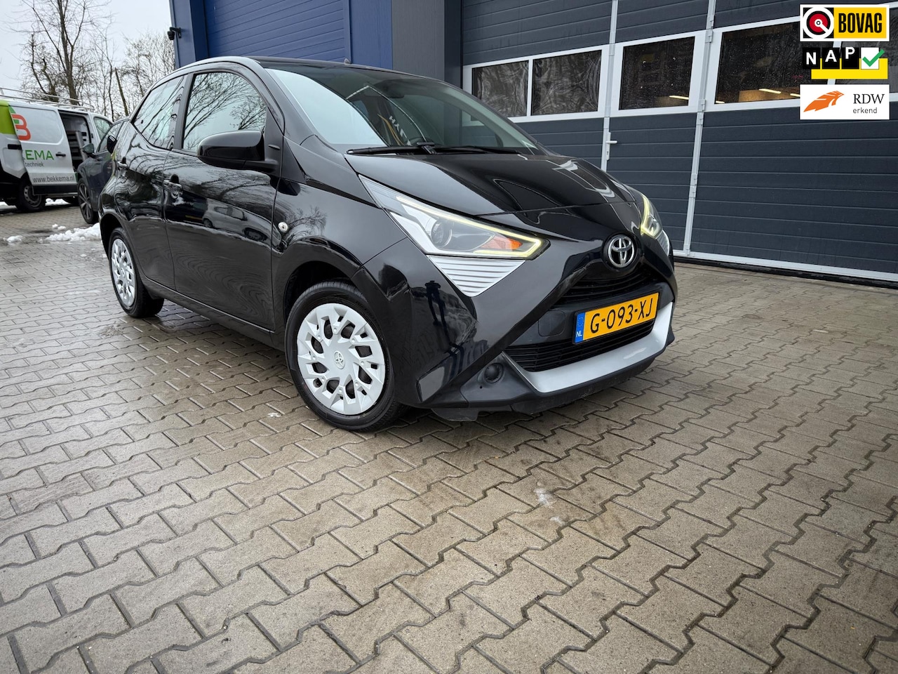 Toyota Aygo - 1.0 VVT-i x-play CAMERA CARPLAY - AutoWereld.nl