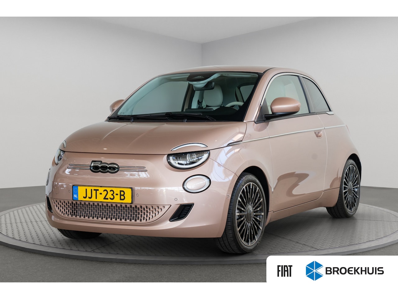 Fiat 500e - 3+1 La Prima 42 kWh | 8 Jaar Garantie | SOH 100% | Camera | Navigatie | Leder | Parkeersen - AutoWereld.nl