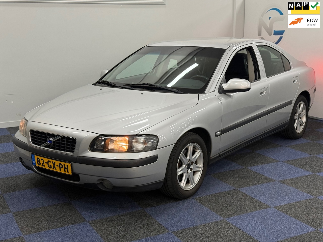 Volvo S60 - 2.4 / DEALER ONDERHOUDEN / AUTOMAAT / NETTE AUTO - AutoWereld.nl