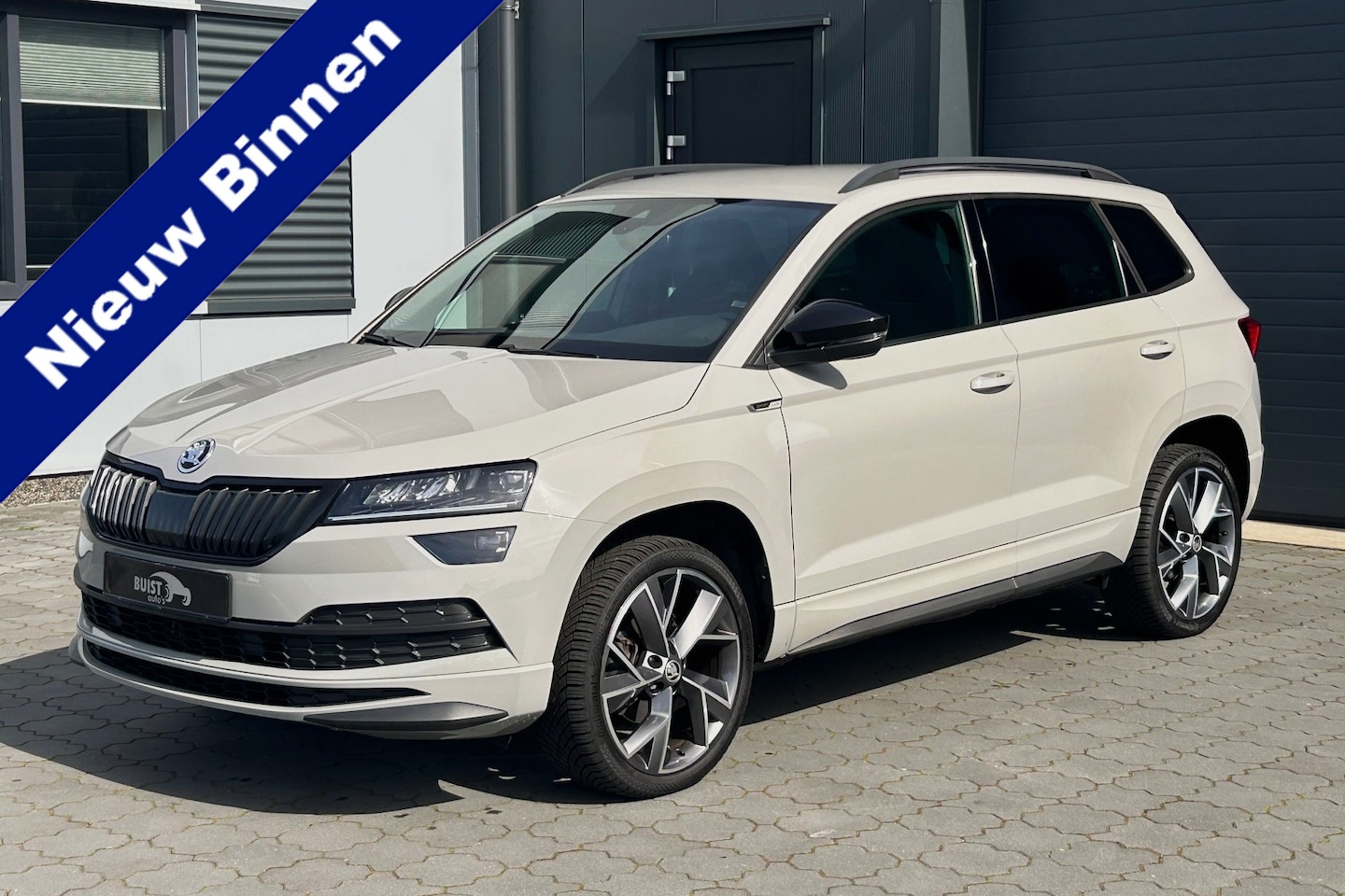 Skoda Karoq - 1.5 TSI ACT 150pk DSG Sportline STOELVERWARMING LED AUTOMAAT 19" LICHTMETAAL - AutoWereld.nl