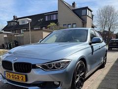 BMW 3-serie - 320i High Executive Aut [Xenon leder navi]