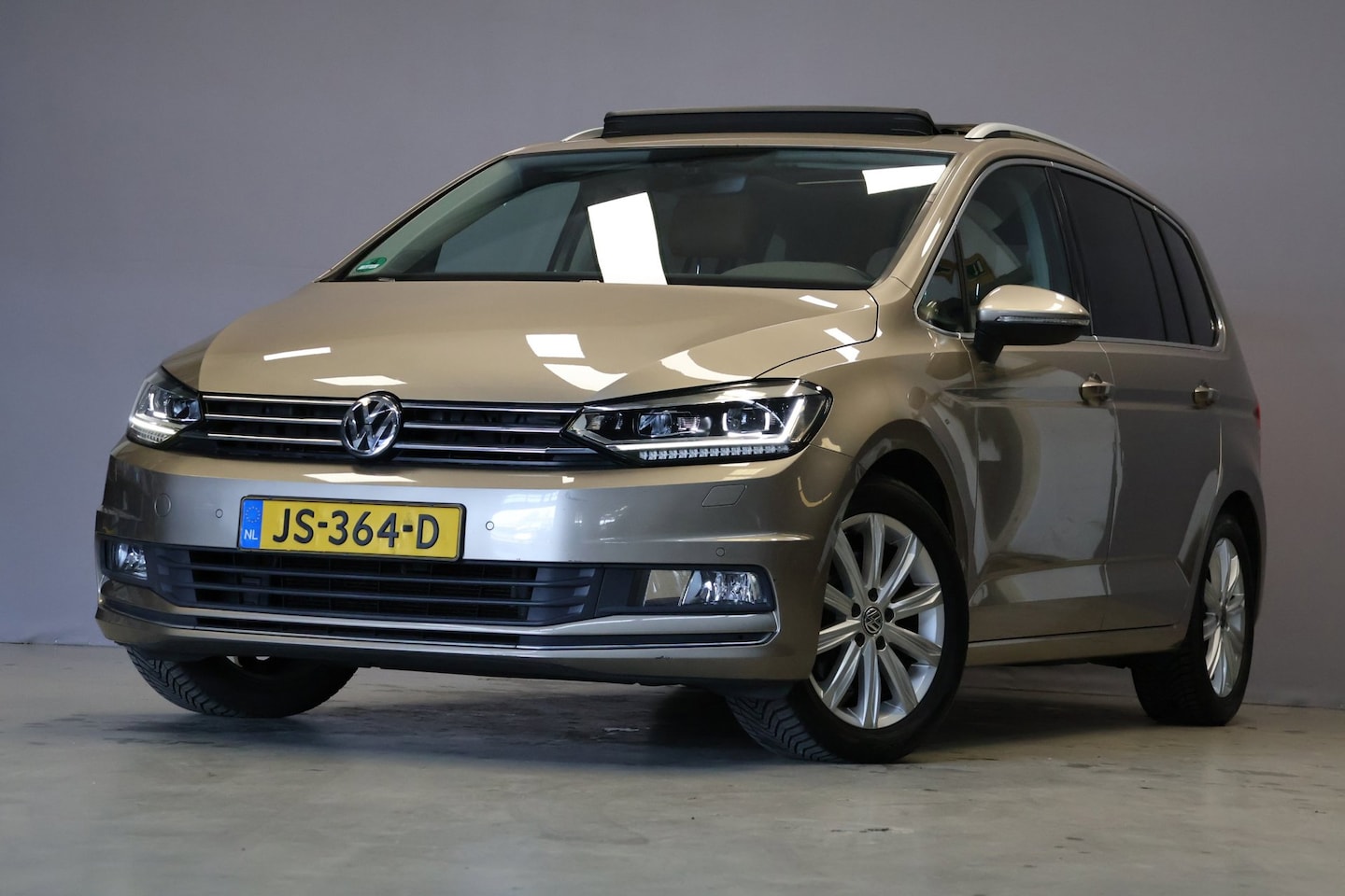 Volkswagen Touran - 1.4 TSI Highline 7p |DSG|Pano|Carplay|Leder| - AutoWereld.nl