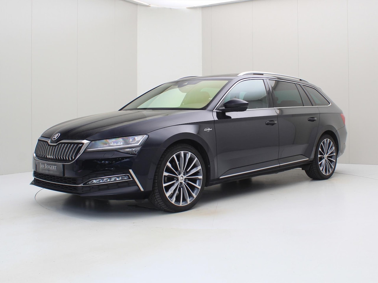 Skoda Superb Combi - 1.4 TSI iV 218PK DSG6 L&K [ PANO+ACC+CAMERA+CARPLAY+STOELVERWARMING+CLIMATE ] - AutoWereld.nl