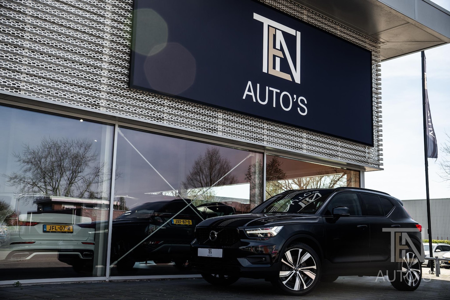 Volvo XC40 - T4 Recharge R-Design | Luxury | Harman/Kardon | Keyless | Leder | Memory | Panodak | 20" - AutoWereld.nl