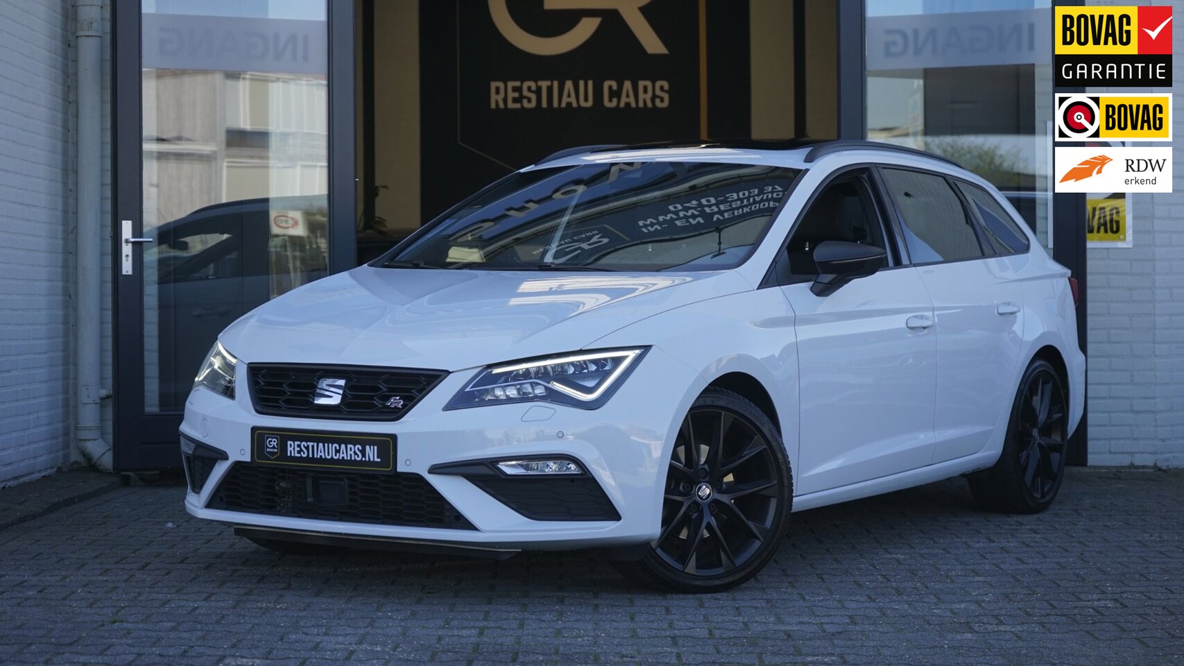 SEAT Leon ST - 1.5 TSI FR Ultimate Black Edition AUTOMAAT-AMBIANCE-ACC-ALCANTARA-CAMERA-FULL LED-KEYLESS- - AutoWereld.nl